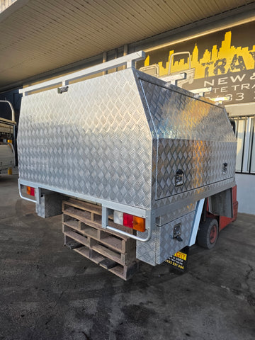 #157 Dual cab tray and canopy setup